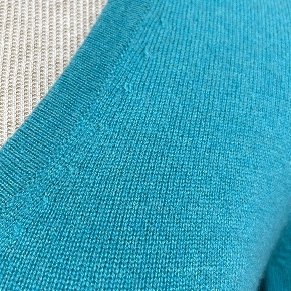 McDuff Essentials Sweater Women's XS Small Blue V-Neck Cashmere Pullover - Picture 9 of 13